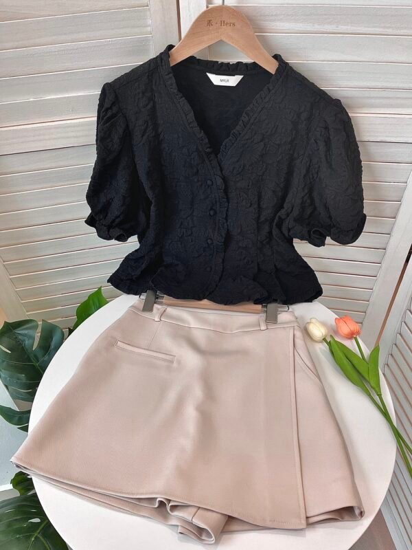 UNIQUE CUTWORK BLOUSE 小众木耳花边小上衣